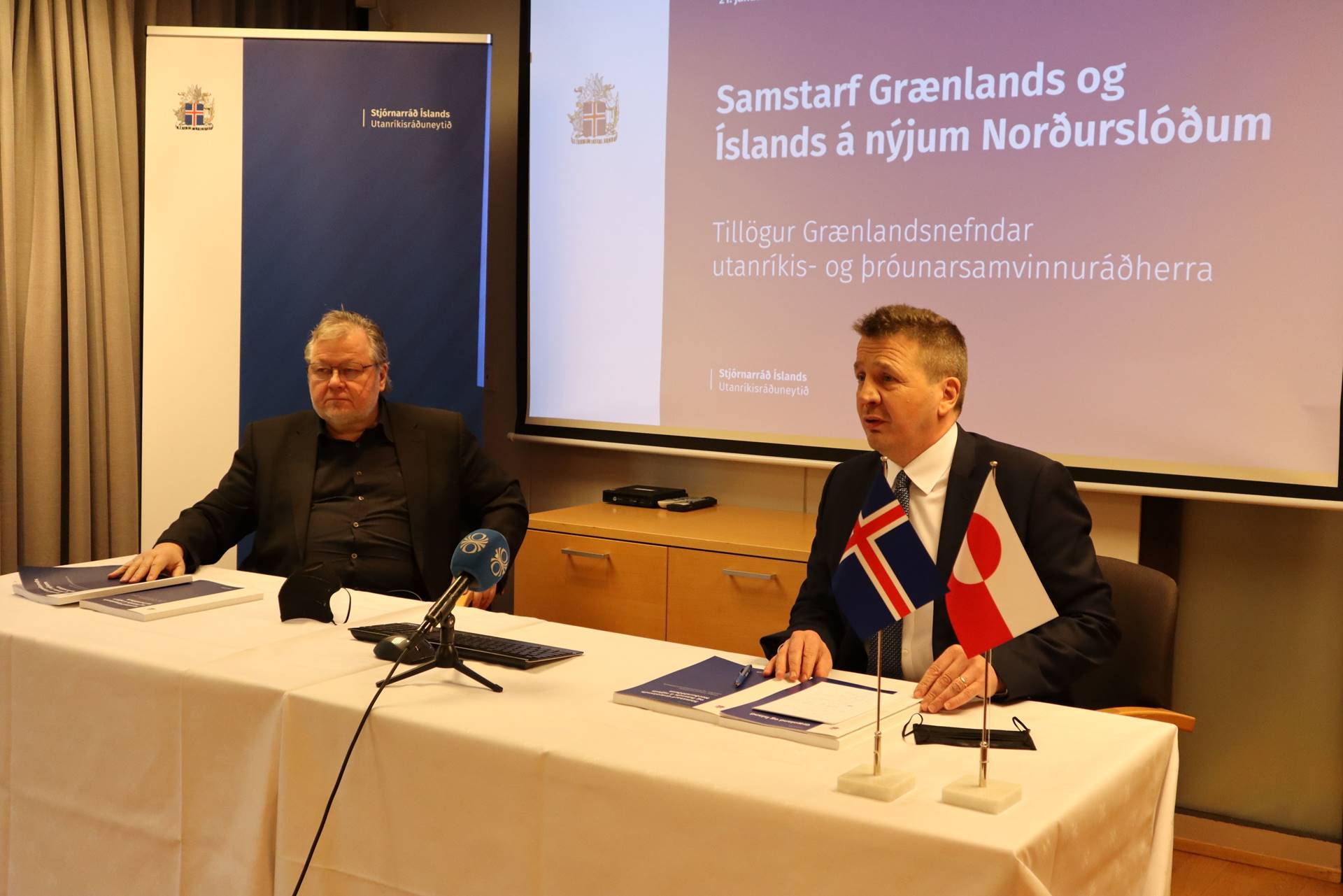 Össur Skarphédinsson and Gudlaugur Thór Thórdarson present the report at a press meeting at the Foreign Ministry - mynd