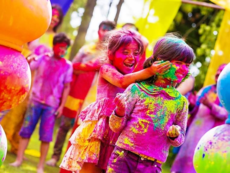 The Embassy of Iceland in New Delhi will be closed on Friday, 18 March on the occasion of Hindu Festival Holi - Festival of Colours , love and spring - mynd