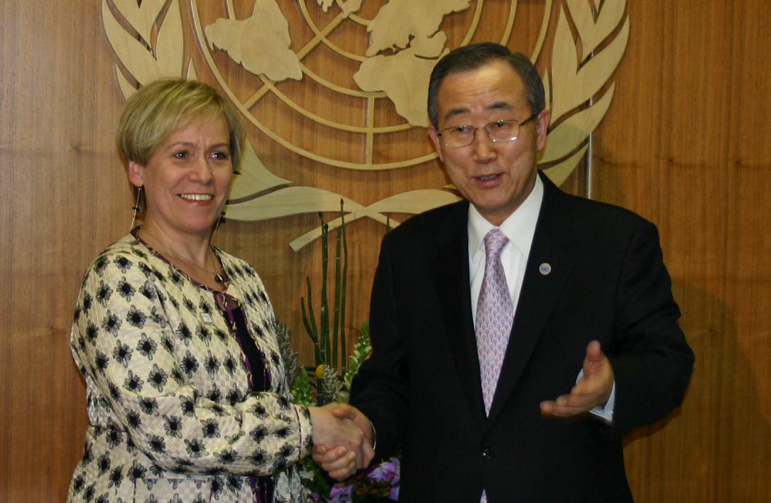 Mrs. Ingibjörg Sólrún Gísladóttir, Minister for Foreign Affairs, and Mr. Ban Ki-Moon, Secretary General of the United Nations
